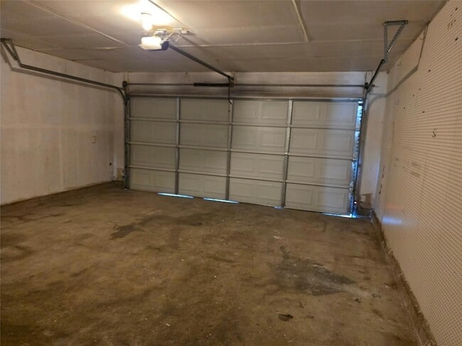 Building Photo - 319 Riverwalk Dr