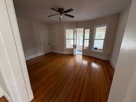 Building Photo - 840 Spaight St