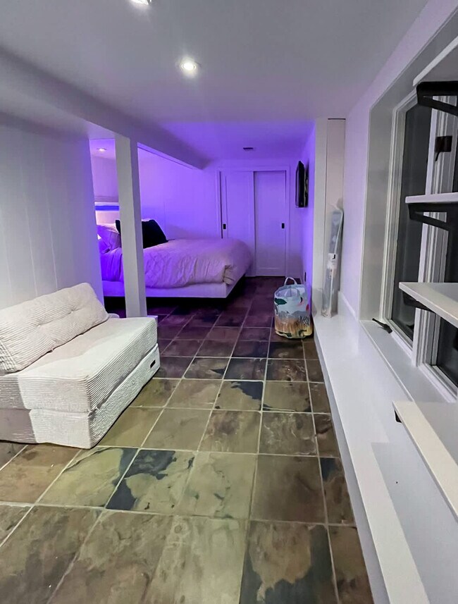 Building Photo - 522 Cascade Dr