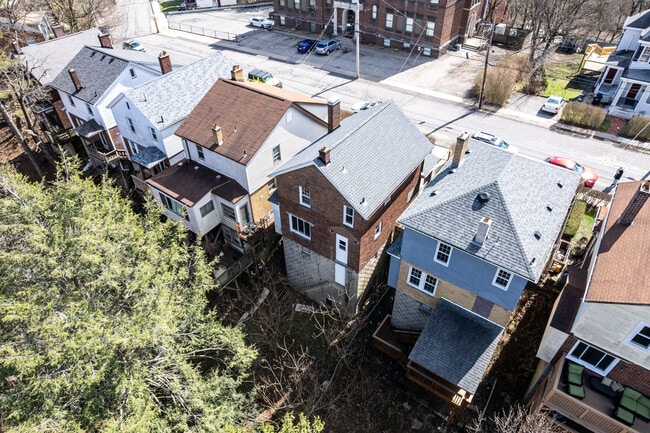 Building Photo - 240 Ridgewood Ave