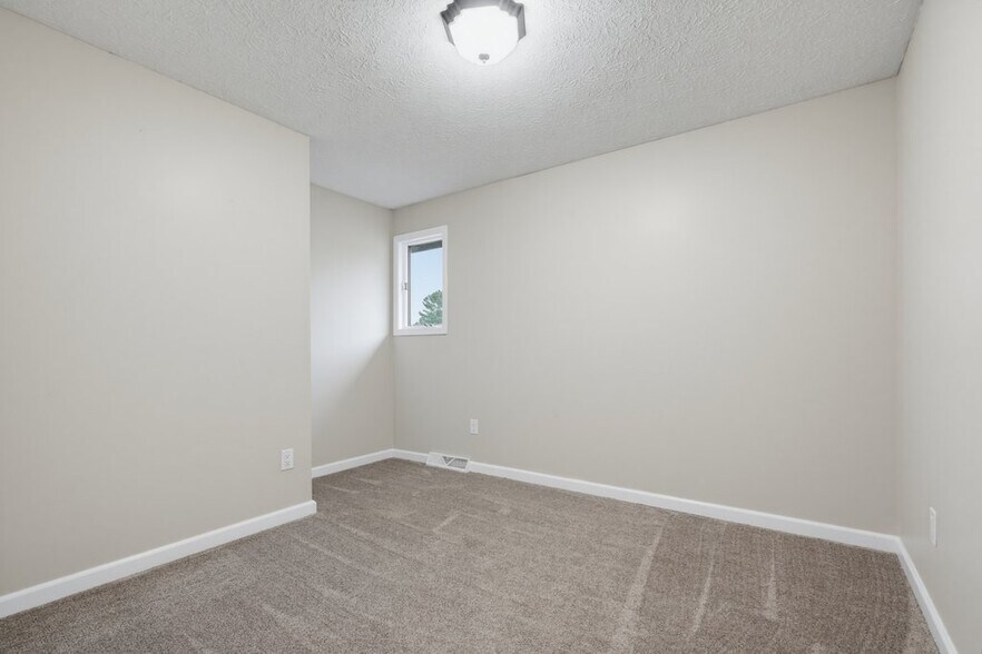 Building Photo - 5460 Echodell Ave NW