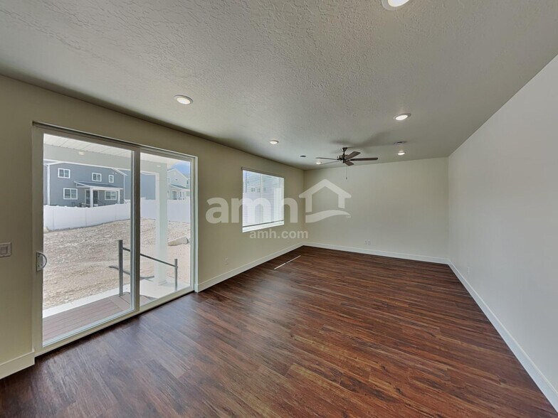 Building Photo - 7135 Woods Rose Dr