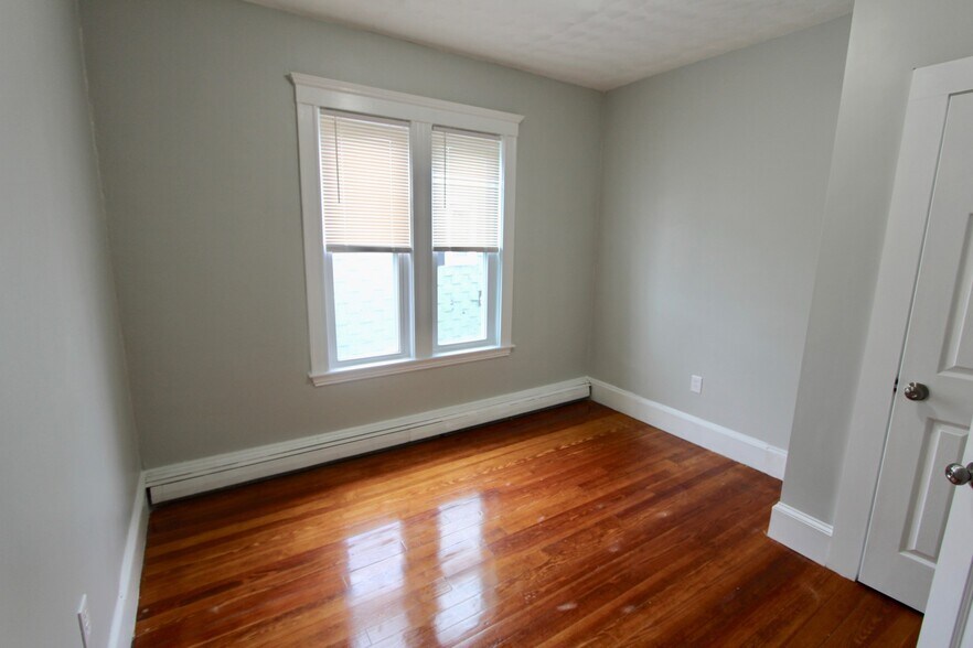 Building Photo - 19 Elder St