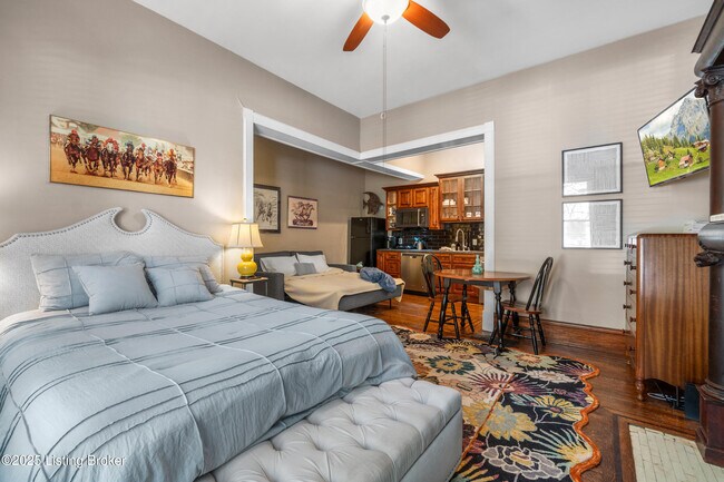 Building Photo - 1236 E Broadway