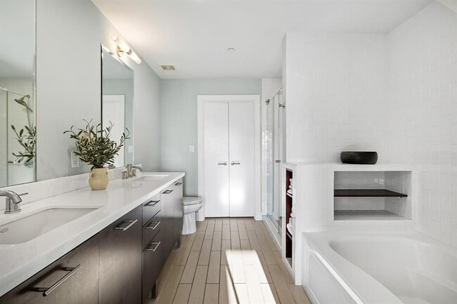 Building Photo - 603 Davis St