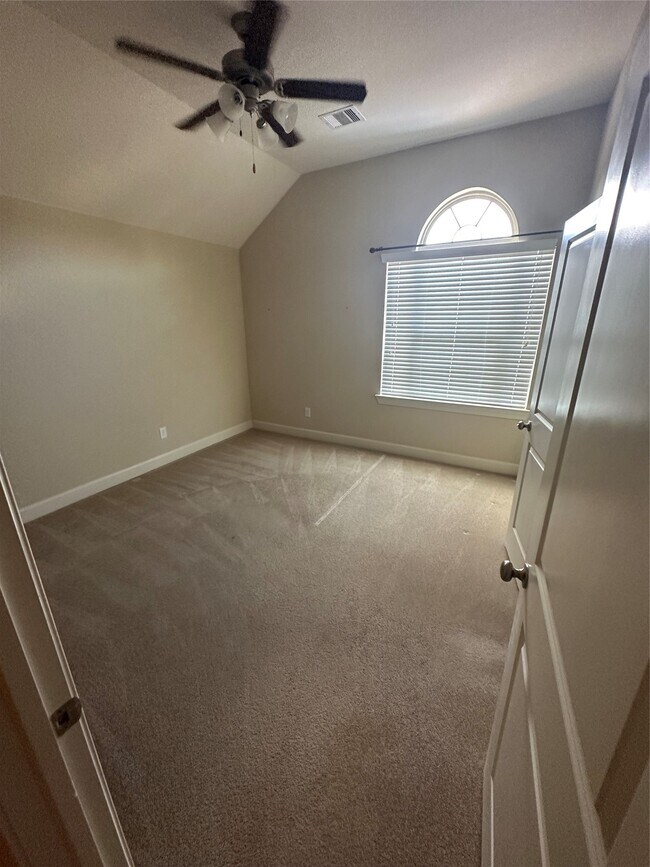 Building Photo - 5151 Oasis Park Ln