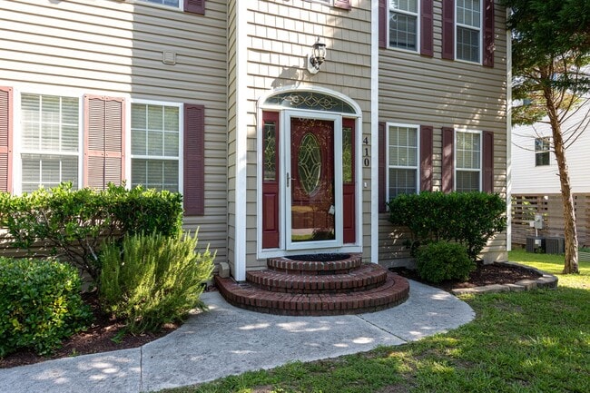 Building Photo - PRICE IMPROVEMENT!!!! MOVE-IN READY