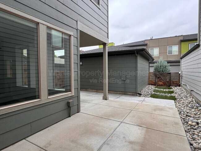 Building Photo - 6771 Larsh Dr