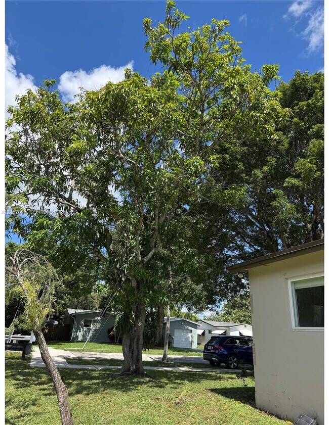 Building Photo - 5320 SW 89th Ave