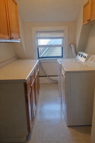 Building Photo - 372 North St