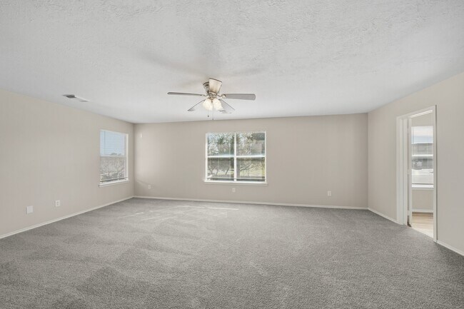 Building Photo - 21619 Knightsbrook Ln