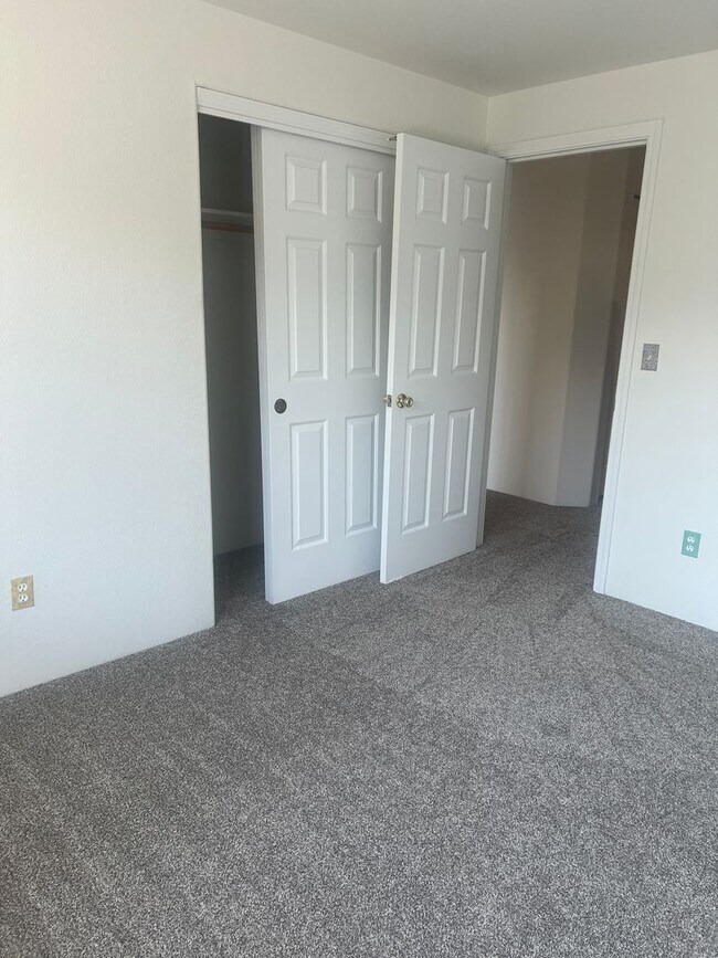 Building Photo - Quiet Neighborhood near Great Park!!