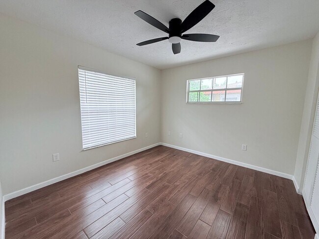 Building Photo - 3-Bed/2-Bath Sarasota Gem: Private Pool & Central Location!!