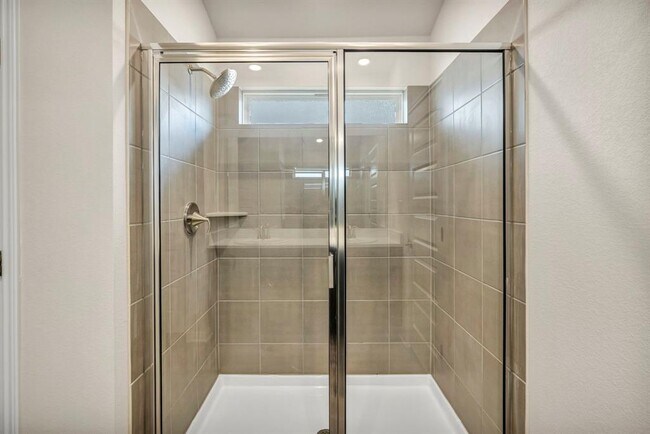 Building Photo - 102 Greenspire Ln