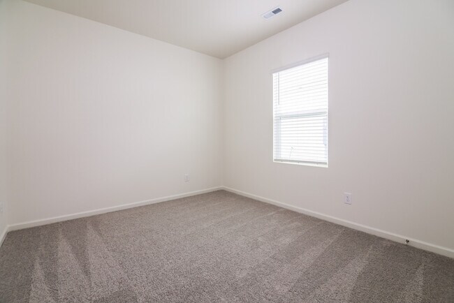 Building Photo - Fantastic 4bd/3ba home! Coming soon!