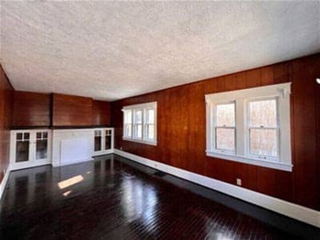 Building Photo - Move-In Ready 3BR Single-Family Home Near Goodyear Heights Metro Park