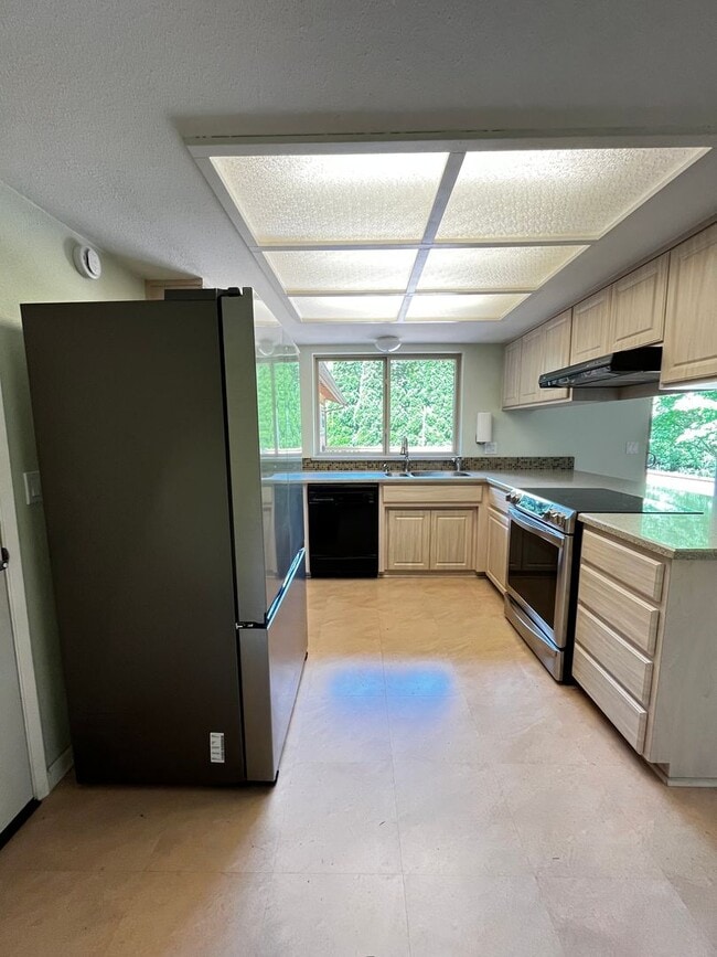 Building Photo - Gorgeous 3 BD 2.25 BA Home on 2 Acres!