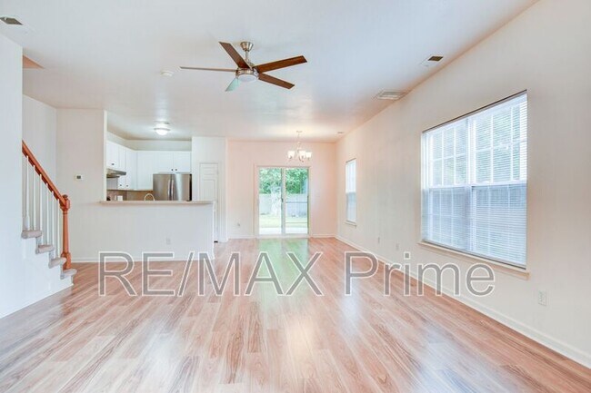 Building Photo - 320 Garcia Dr