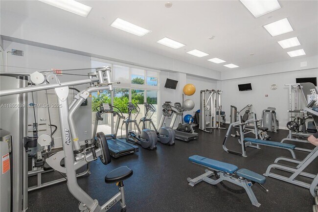 Building Photo - 6917 Collins Ave