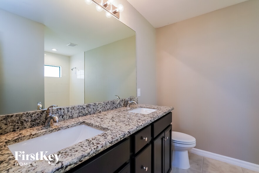 Building Photo - 2616 30th St SW