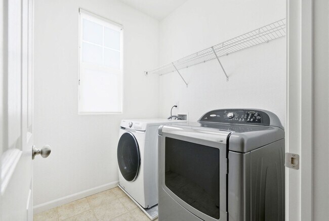 Building Photo - Impeccable 3 bedroom house in Davis Mace Ranch