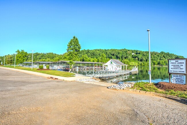 Building Photo - FOR RENT — Stunning One-Level Home in The Preserve, Oak Ridge’s Premier Lakefront Community