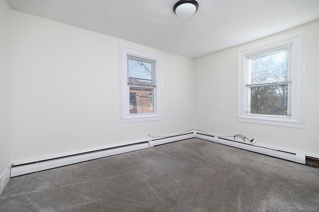 Building Photo - 6 Fremont Pl