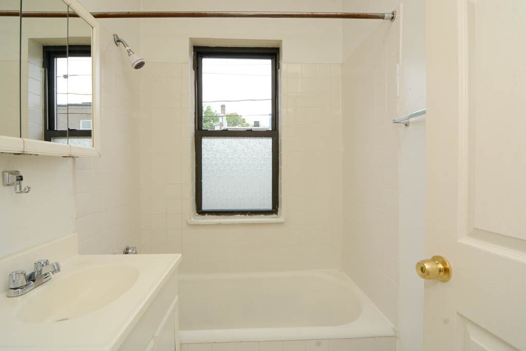 Building Photo - 2953 N Seminary