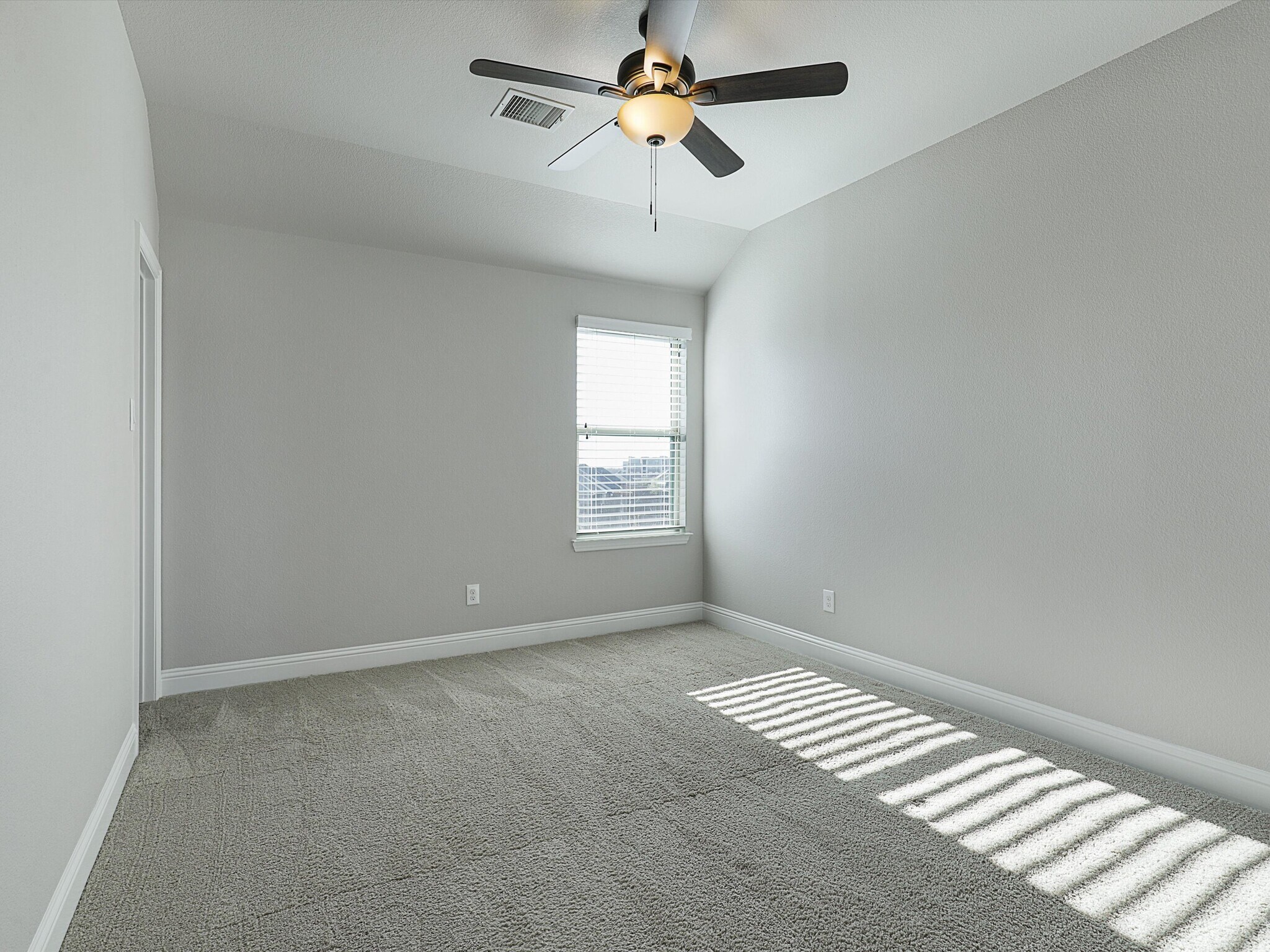 Building Photo - 2618 Thayne Dr