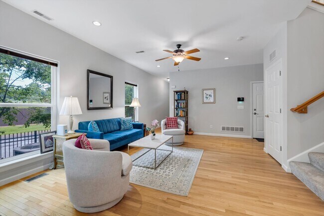 Building Photo - 8018 Presidio Ct
