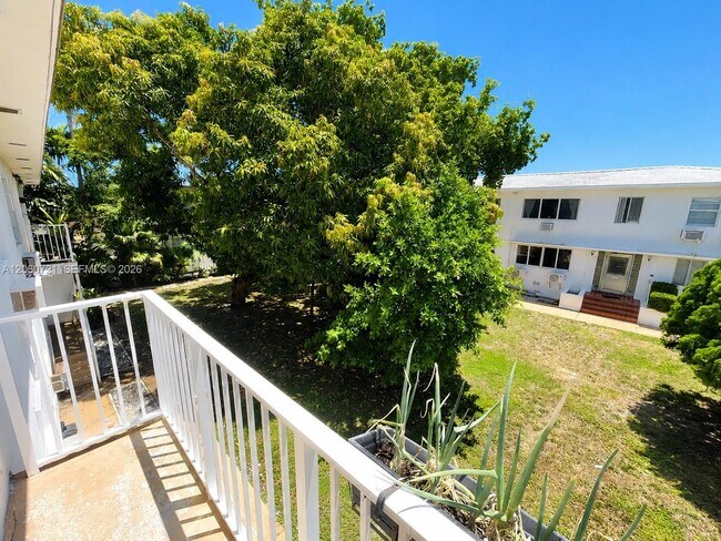 Building Photo - 7407 Byron Ave