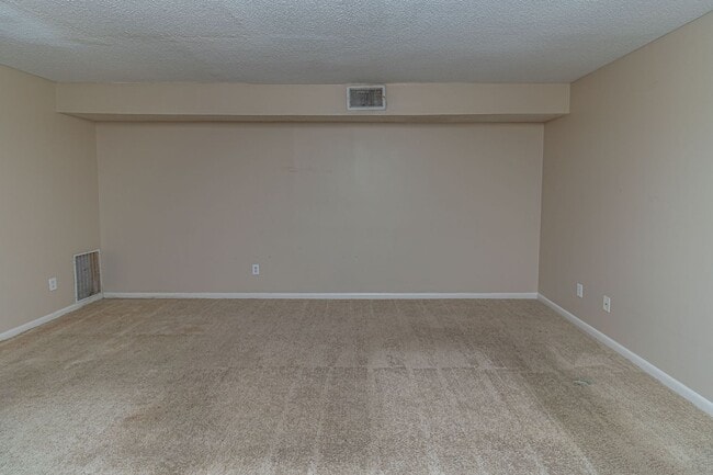 Building Photo - 2 BR, 2.5 BA Townhouse close to SJAFB! Newly renovated!