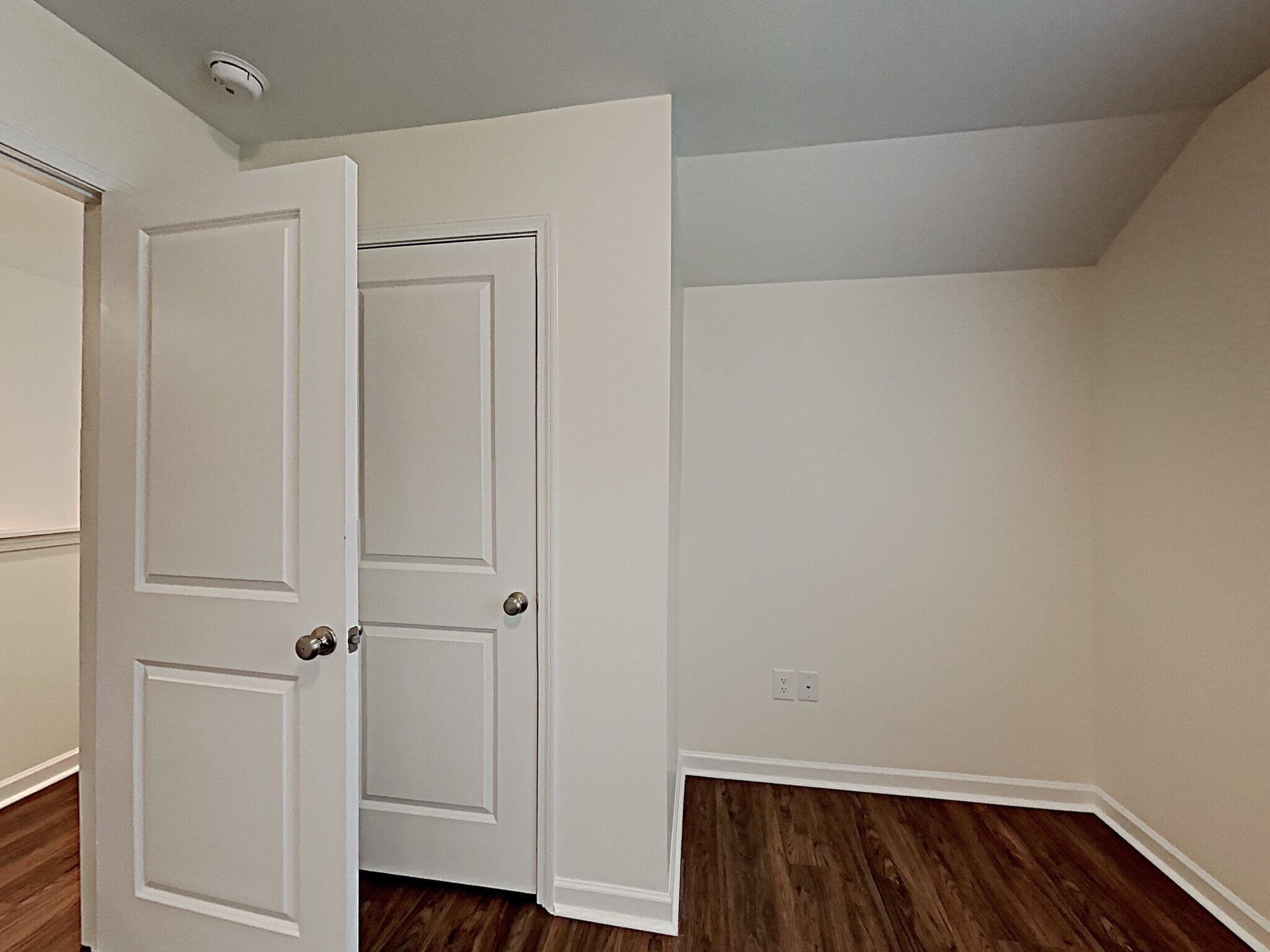 Building Photo - 249 Camp dr