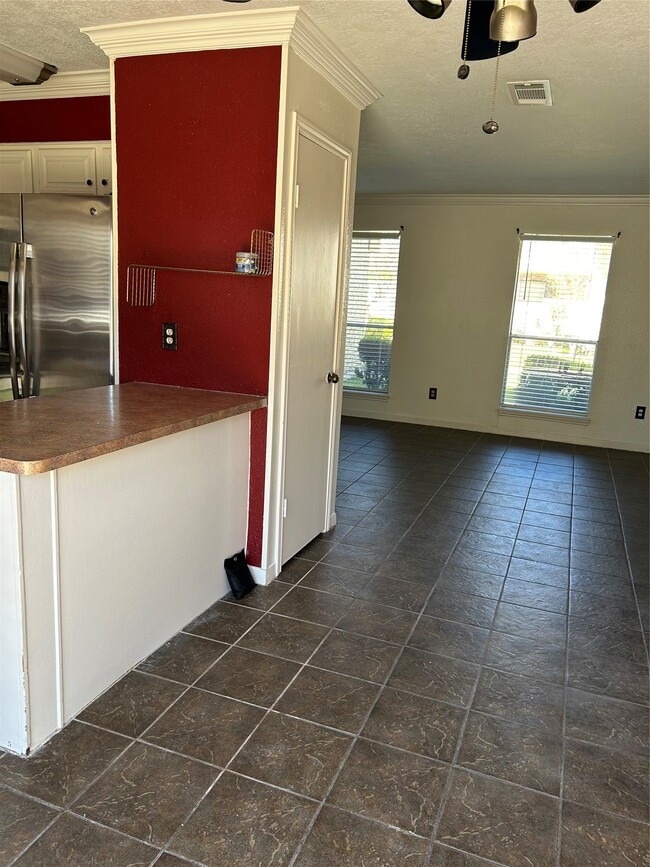 Building Photo - 9339 Westwood Village Dr