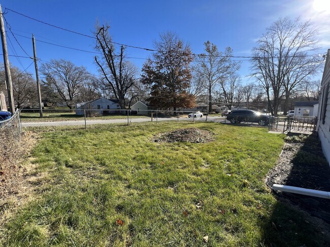 Building Photo - 4304 SE 8th St