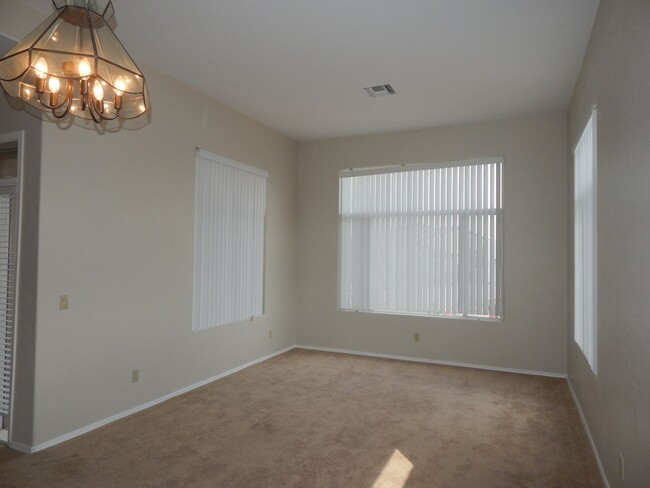 Building Photo - Great 3 Bedroom 2 Bath Home with Den & 3 C...