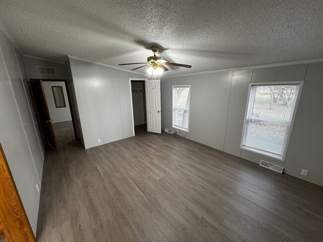 Building Photo - Very large yard great location a nice older doublewide Home