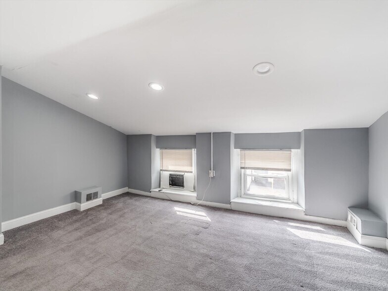 Building Photo - 4205 Main St