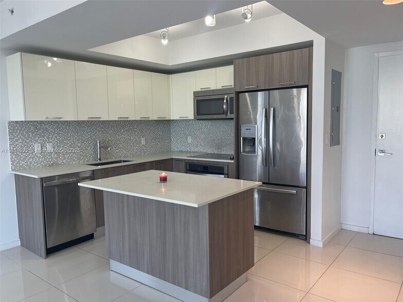 Building Photo - 5252 NW 85th Ave