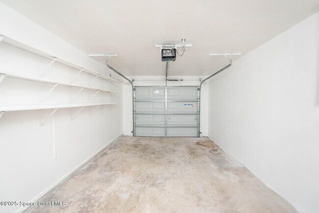Building Photo - 2620 Elm Hurst St