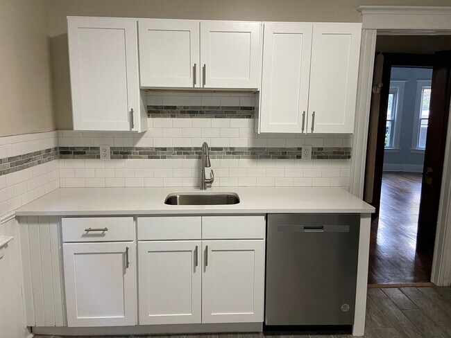 Building Photo - 677 West Delevan