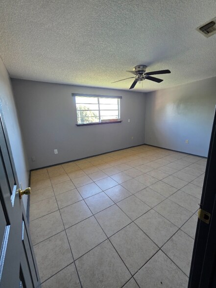 Building Photo - 7801 Sun St