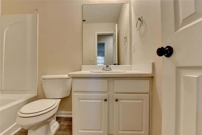 Building Photo - 310 Azalea Cir