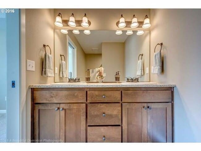 Primary Photo - Luxury Townhome in Ridgefield