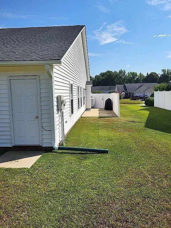 Building Photo - 141 Ariel St