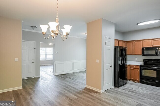 Building Photo - 657 Amberwood Dr