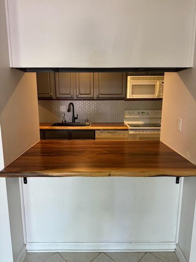 Building Photo - 1 Bed 1 Bath Close to Lake Murray