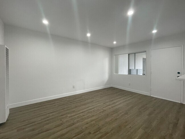 Building Photo - Upgraded 1 Bedroom In Torrance with Parkin...
