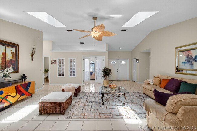 Building Photo - 2925 Riviera Dr