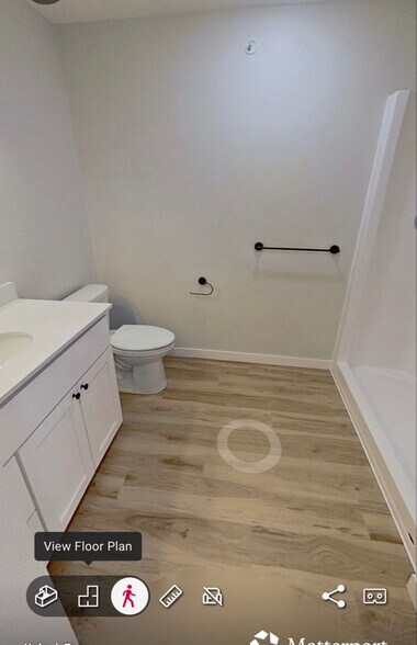 Building Photo - 104 8th Ave SW